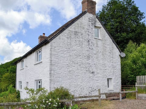 Delightful traditional stone cottage nestling in the Welsh hills | Upper Ffinnant - Ffinnant, Soar, near Brecon