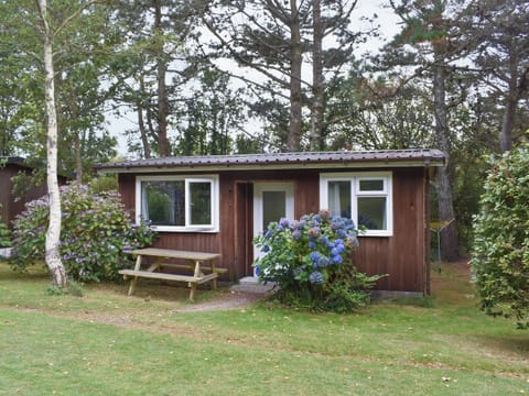 Charming holiday home | Chalet 2 - Mount Hawke Holiday Bungalows, Mount Hawke, near Redruth