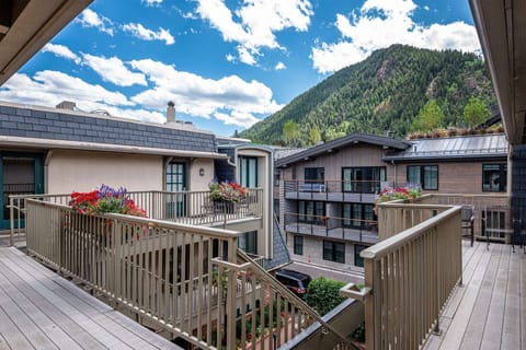 The Chateau Dumont condos are located right next to the W Hotel and one block from the base of Aspen Mountain.