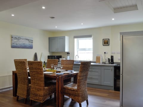 Kitchen and dining area | The Brewers Cottage - Roddenloft, Mauchline