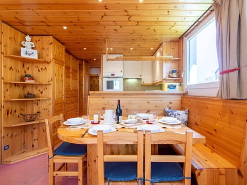 Property, Furniture, Window, Building, Wood, Interior Design, Wood Stain, Floor, Hardwood, Flooring