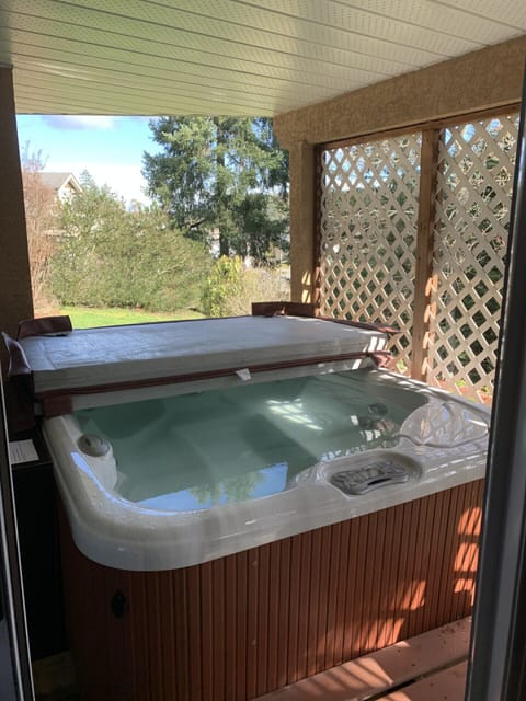 Hot tub