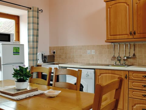 Well equipped kitchen/ dining area | The Cottage at Cauldcoats, Near Linlithgow