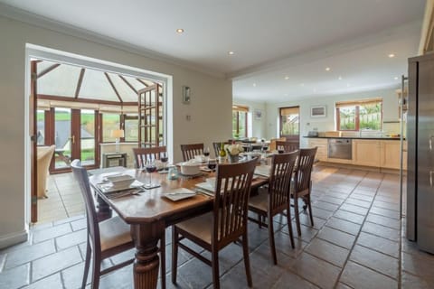 The Summerhouse, Roserrow. Ground floor: Open-plan dining kitchen and conservatory
