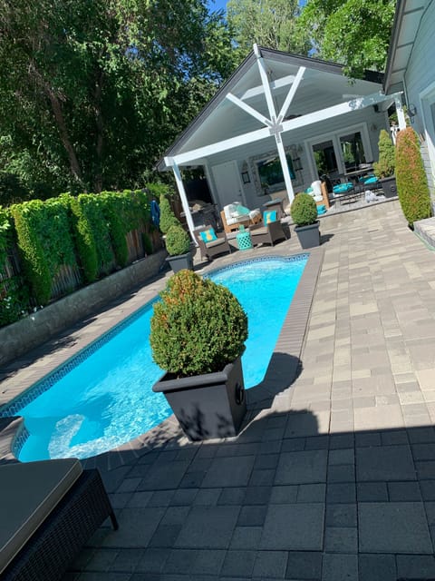 As you enter the property you pass the heated salt water pool. 
