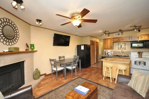 Spacious living/dining area with flat screen TV