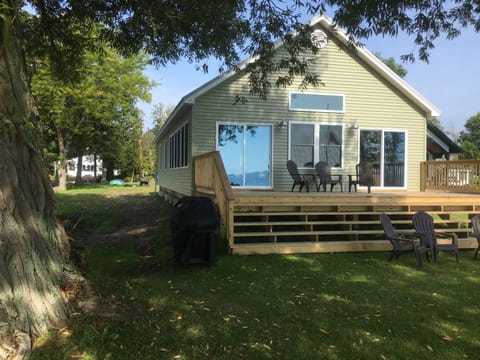 Huge Deck facing Sandy Pond