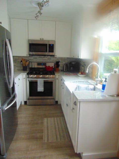 Brand new designed gally kitchen to cook in