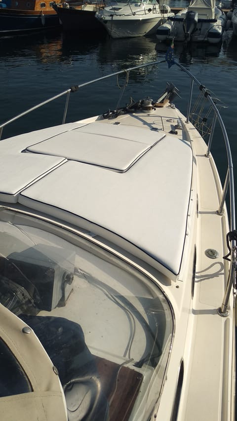 ROOM AND LIVING ROOM ON THE SEA Docked boat in Salerno