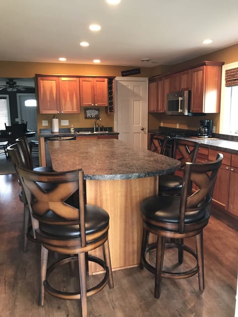 Large island for family and friends to gather