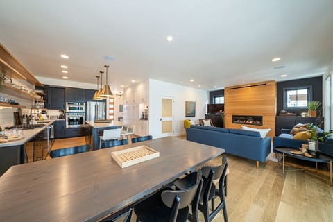 Spacious living, dining and kitchen area