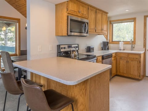 Have breakfast at the bar | Main Level