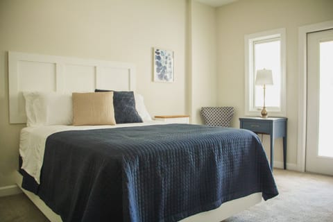 Queen Suite with Balcony Access