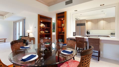 Everything you need for setting a lovely table is provided