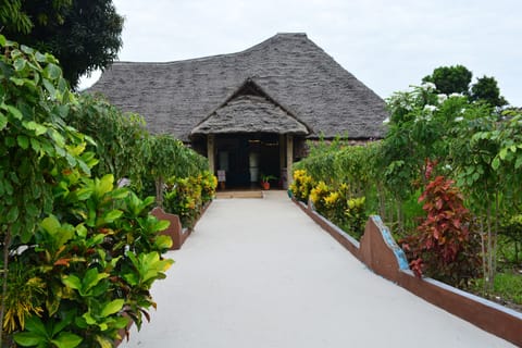 MEREMETA LODGE LOUNGE 