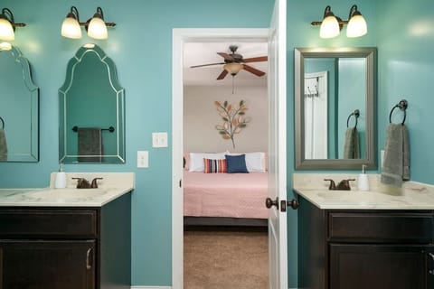 En Suite with 2 vanities. Perfect for getting ready!
