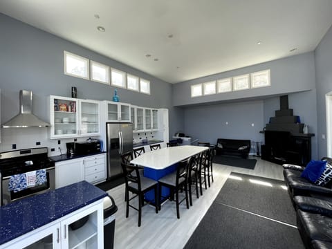 Comfortable seating for10 people