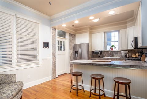 Fully Equipped Kitchen (Downstairs)