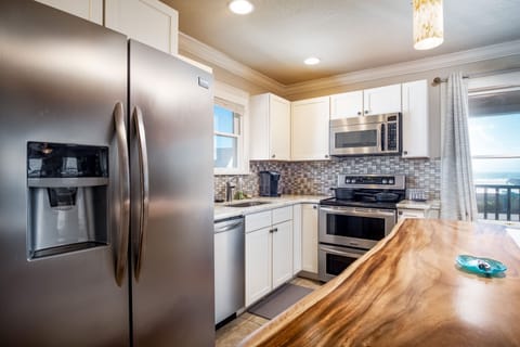 Fully equipped kitchen (Upstairs)