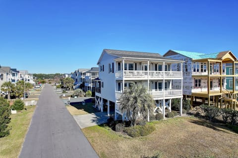 Front Aerial View - Sea La Vie