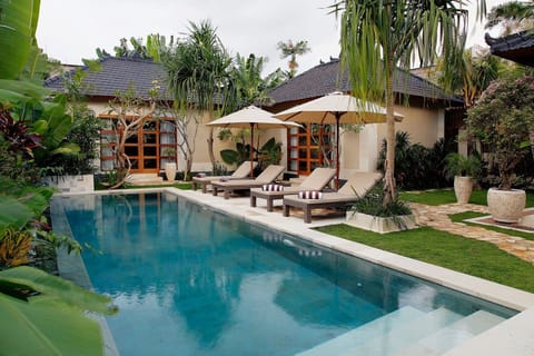 Dayak-Asmat Pool looking to both sleeping rooms.