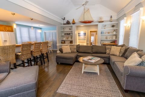 Main Level | Living room