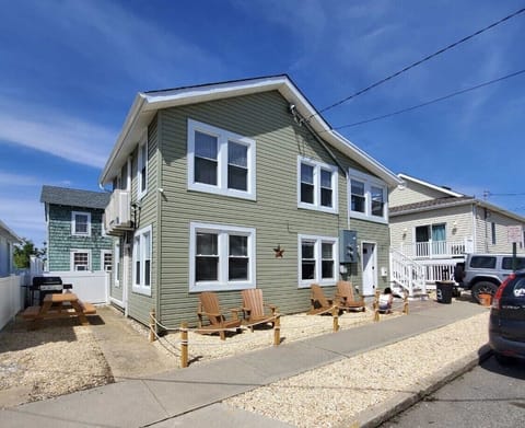 Newly Renovated 2 Bedroom 1 Bathroom 