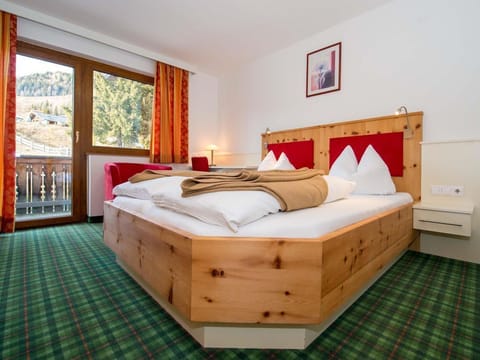 Double room with north-facing balcony - Almhotel Fichtenheim House in Carinthia, Austria