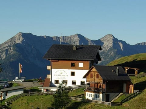 Double room with south-facing balcony - Almhotel Fichtenheim House in Carinthia, Austria