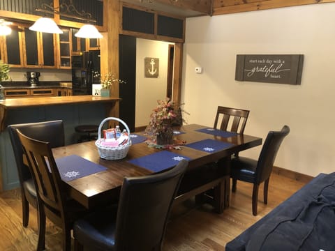 Eating area off kitchen main level 