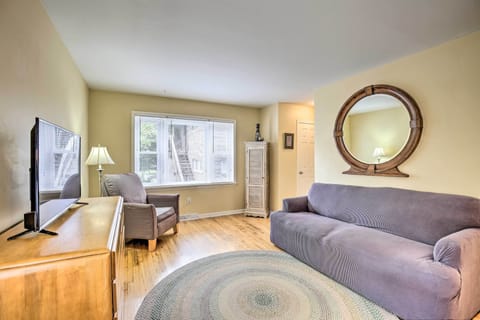 Kansas City Vacation Rental | 1BR | 1BA | 560 Sq Ft | Stairs Required