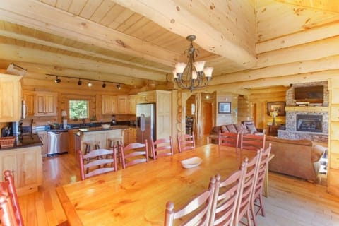 Open Concept so Everyone Cn be Together