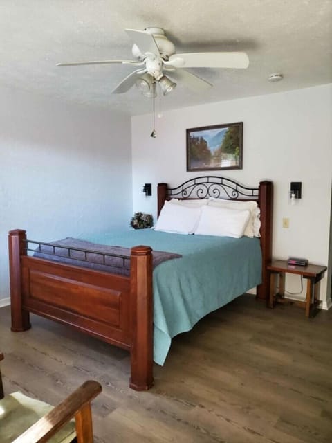 Newly Remodeled 2/28