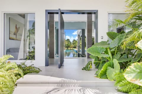 Villa Palma: Entrance to the property