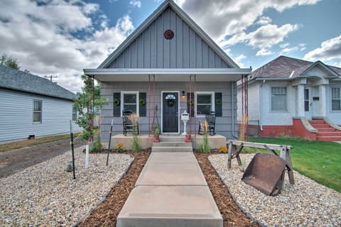 Laramie Vacation Rental | 2BR | 1BA | 880 Sq Ft | 5 Steps Required