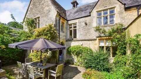 Bellhouse rear, Bolthole Retreats