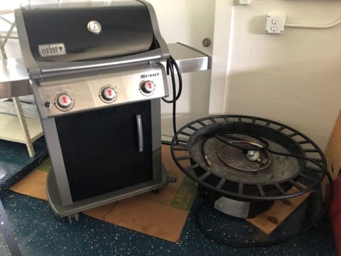 Grill & outdoor firepit