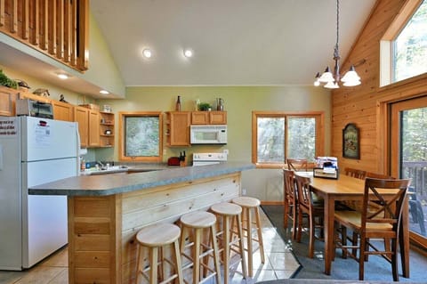 Plenty of space for everyone with a snack bar and dining table.