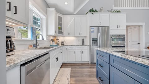 Fully Stocked Kitchen (2)