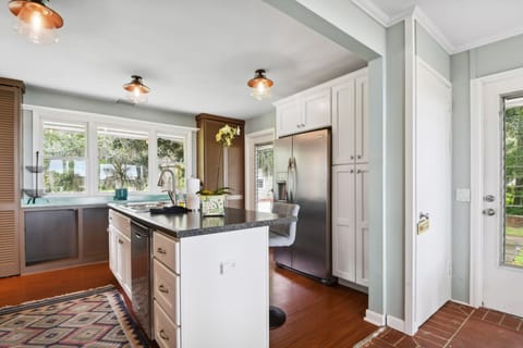 Fully stocked kitchen, Weber charcoal grill 