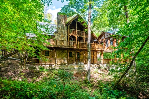 Smoky Hollow Cabin - 3 bedroom, 3 bathrooms, sleeps 12 comfortably
