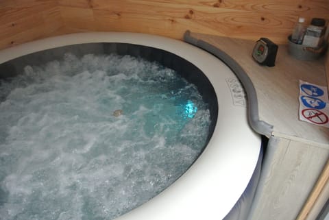 Indoor spa tub