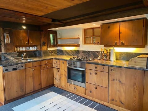 the stunning kitchen 