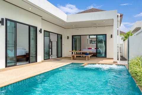Thai-Themed 3br Boutique Villa by Intira