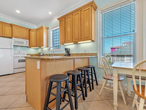 Wits End East Kitchen with Peninsula Seating