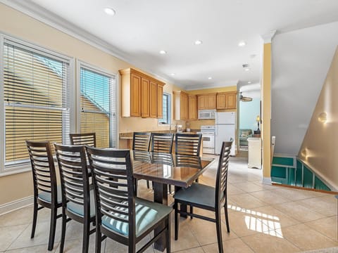 Wits End, West, Dining Area