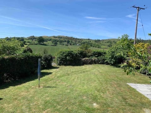 The large, enclosed garden is perfect for dogs