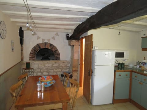 Les Petit Coindries kitchen with bread oven