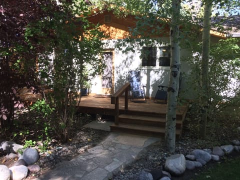 Front entrance to creekside cottage