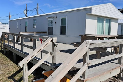 Gee 5 exterior